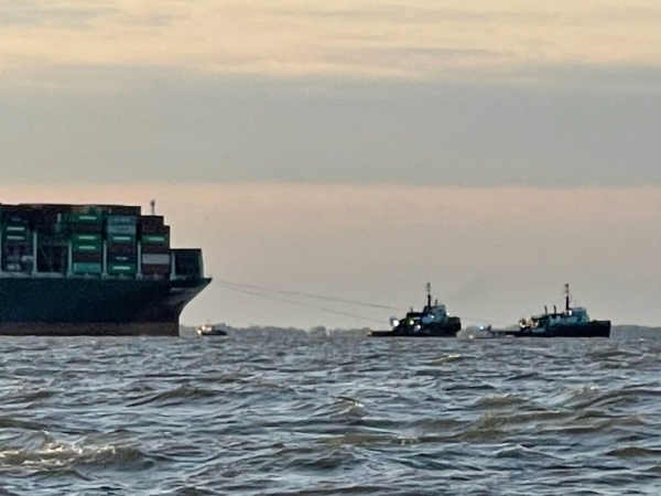 Ever Forward uwolniony [WIDEO, GALERIA]-GospodarkaMorska.pl