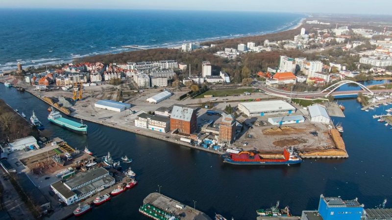 Pilotażowy przeładunek ziarna kukurydzy z Ukrainy w Porcie Kołobrzeg. Na początek 5 tys. ton [WIDEO]-GospodarkaMorska.pl