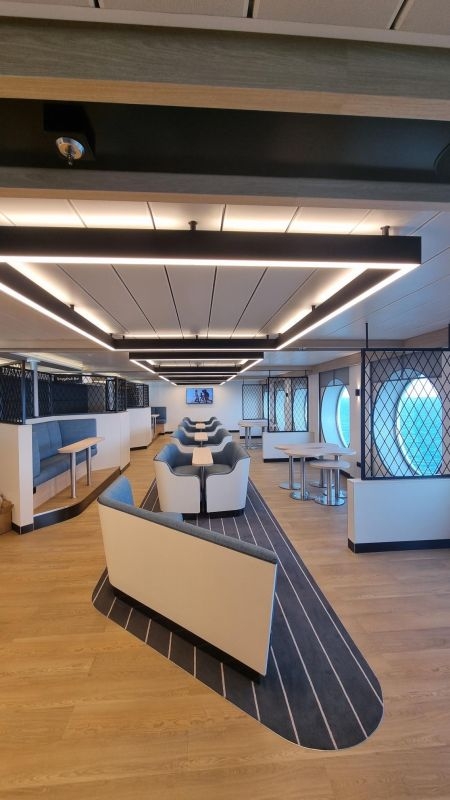 Nowoczesny i ekologiczny prom TT-Line z napędem LNG rozpoczyna rejsy ze Świnoujścia do Szwecji-GospodarkaMorska.pl