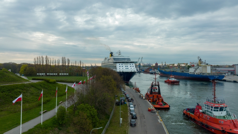Spirit of Discovery wpłynął do Portu Gdańsk [WIDEO, ZDJĘCIA]-GospodarkaMorska.pl
