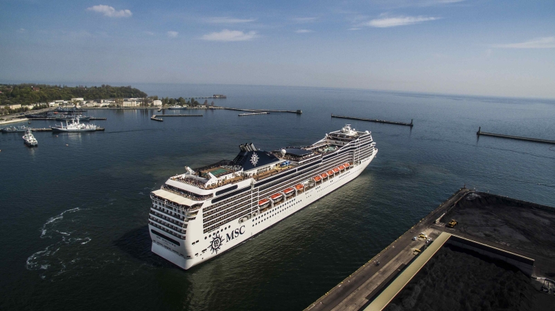 Prawie 300-metrowa MSC Magnifica przypłynęła do Gdyni-GospodarkaMorska.pl