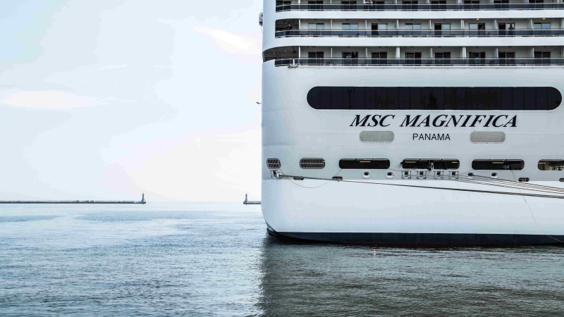Prawie 300-metrowa MSC Magnifica przypłynęła do Gdyni-GospodarkaMorska.pl