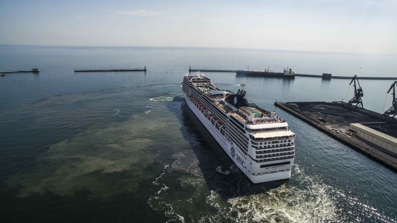 Prawie 300-metrowa MSC Magnifica przypłynęła do Gdyni-GospodarkaMorska.pl