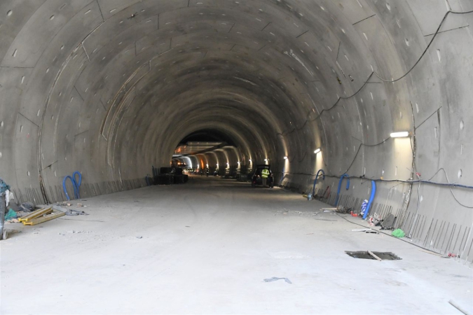 Jak powstają wyjścia ewakuacyjne w tunelu pod Świną?-GospodarkaMorska.pl
