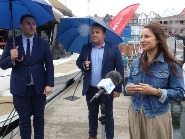 Kosz morski zainstalowano w Gdańsku. Wkrótce w regionie pojawią się kolejne [WIDEO, ZDJĘCIA]-GospodarkaMorska.pl