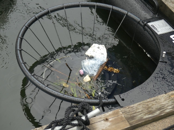 Kosz morski zainstalowano w Gdańsku. Wkrótce w regionie pojawią się kolejne [WIDEO, ZDJĘCIA]-GospodarkaMorska.pl