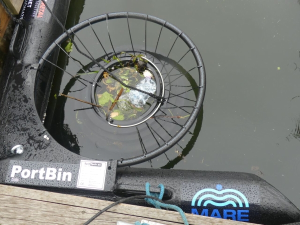 Kosz morski zainstalowano w Gdańsku. Wkrótce w regionie pojawią się kolejne [WIDEO, ZDJĘCIA]-GospodarkaMorska.pl