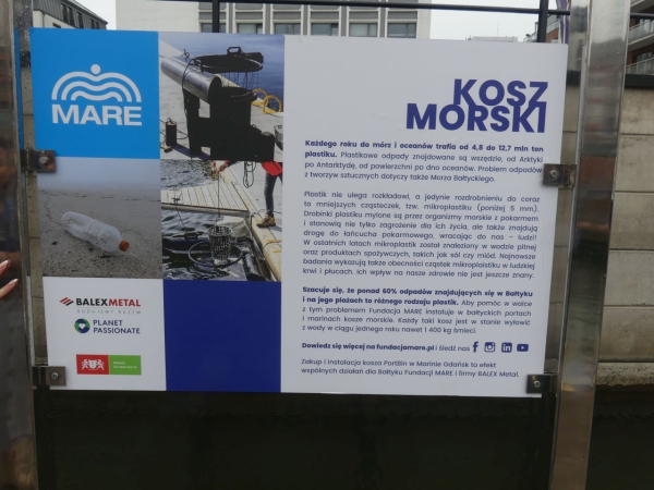 Kosz morski zainstalowano w Gdańsku. Wkrótce w regionie pojawią się kolejne [WIDEO, ZDJĘCIA]-GospodarkaMorska.pl