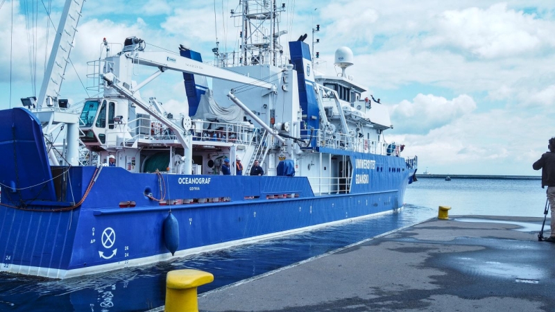 Oceanograf UG wyruszył w rejs do Hiszpanii [ZDJĘCIA]-GospodarkaMorska.pl