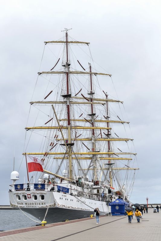 40 lat Daru Młodzieży. Na pokładzie tłumy zwiedzających [WIDEO, ZDJĘCIA]-GospodarkaMorska.pl
