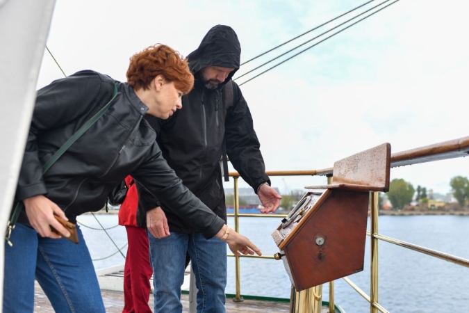 40 lat Daru Młodzieży. Na pokładzie tłumy zwiedzających [WIDEO, ZDJĘCIA]-GospodarkaMorska.pl