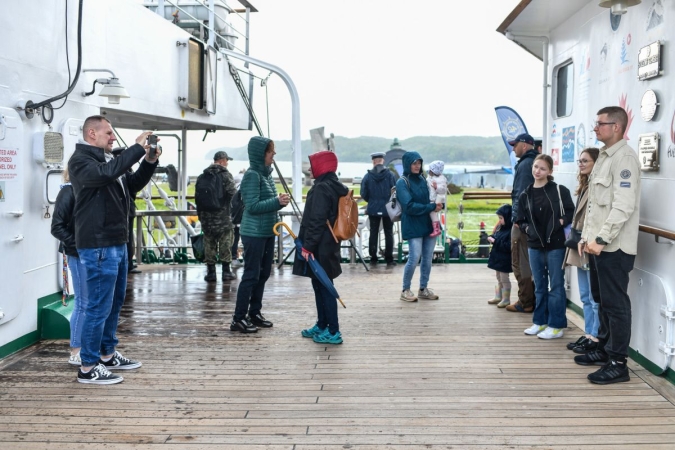 40 lat Daru Młodzieży. Na pokładzie tłumy zwiedzających [WIDEO, ZDJĘCIA]-GospodarkaMorska.pl