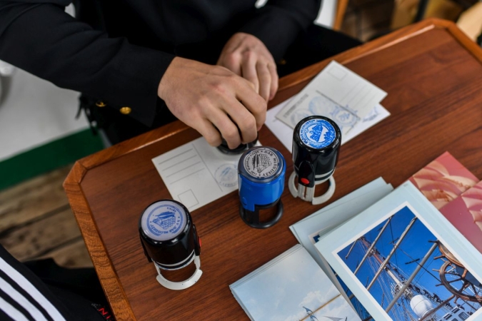 40 lat Daru Młodzieży. Na pokładzie tłumy zwiedzających [WIDEO, ZDJĘCIA]-GospodarkaMorska.pl