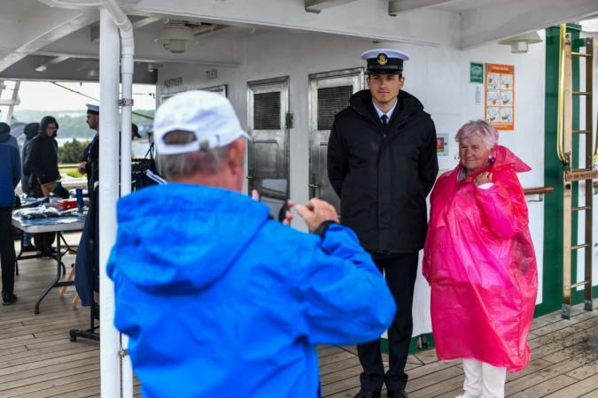 40 lat Daru Młodzieży. Na pokładzie tłumy zwiedzających [WIDEO, ZDJĘCIA]-GospodarkaMorska.pl