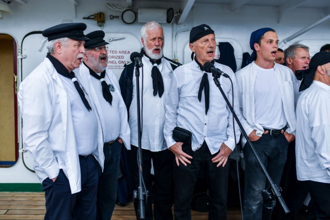 40 lat Daru Młodzieży. Na pokładzie tłumy zwiedzających [WIDEO, ZDJĘCIA]-GospodarkaMorska.pl