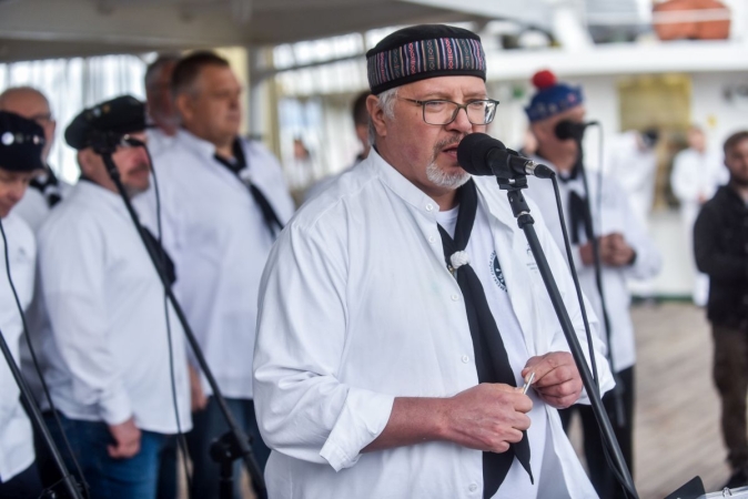 40 lat Daru Młodzieży. Na pokładzie tłumy zwiedzających [WIDEO, ZDJĘCIA]-GospodarkaMorska.pl