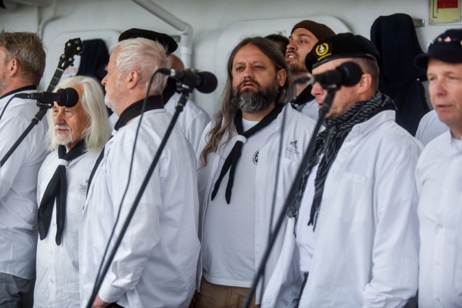 40 lat Daru Młodzieży. Na pokładzie tłumy zwiedzających [WIDEO, ZDJĘCIA]-GospodarkaMorska.pl