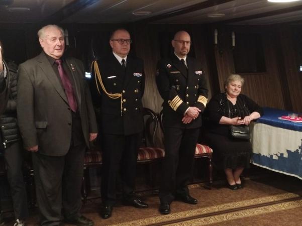 AK-owcy podziękowali za pamięć i dobro. Wyjątkowa uroczystość na ORP Błyskawicy [ZDJĘCIA]-GospodarkaMorska.pl