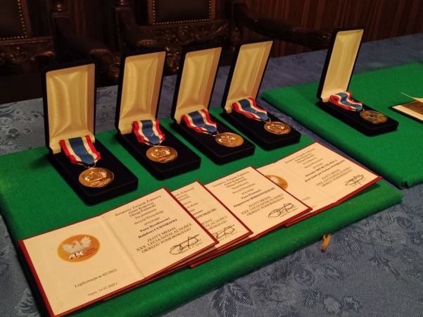 AK-owcy podziękowali za pamięć i dobro. Wyjątkowa uroczystość na ORP Błyskawicy [ZDJĘCIA]-GospodarkaMorska.pl