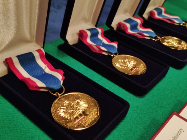 AK-owcy podziękowali za pamięć i dobro. Wyjątkowa uroczystość na ORP Błyskawicy [ZDJĘCIA]-GospodarkaMorska.pl