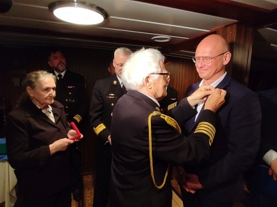 AK-owcy podziękowali za pamięć i dobro. Wyjątkowa uroczystość na ORP Błyskawicy [ZDJĘCIA]-GospodarkaMorska.pl