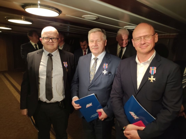 AK-owcy podziękowali za pamięć i dobro. Wyjątkowa uroczystość na ORP Błyskawicy [ZDJĘCIA]-GospodarkaMorska.pl