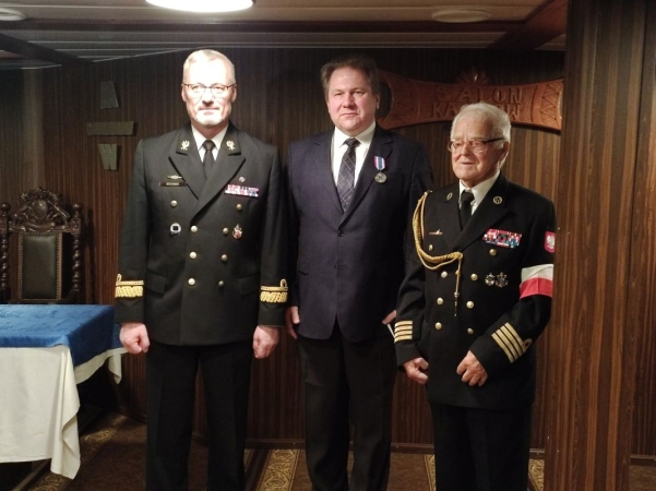 AK-owcy podziękowali za pamięć i dobro. Wyjątkowa uroczystość na ORP Błyskawicy [ZDJĘCIA]-GospodarkaMorska.pl