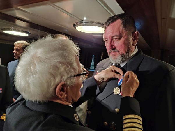 AK-owcy podziękowali za pamięć i dobro. Wyjątkowa uroczystość na ORP Błyskawicy [ZDJĘCIA]-GospodarkaMorska.pl