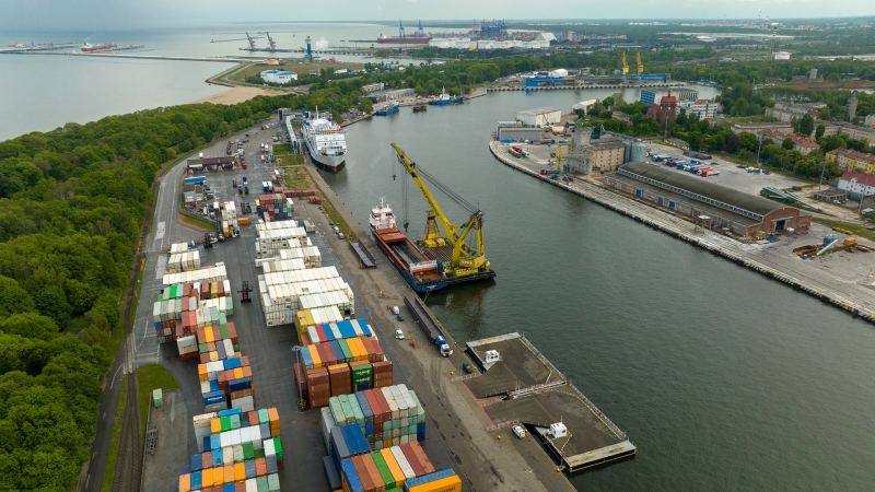 Przeładunek sekcji mostu w Porcie Gdańsk. Hecksher Polska partnerem operacji [WIDEO]-GospodarkaMorska.pl