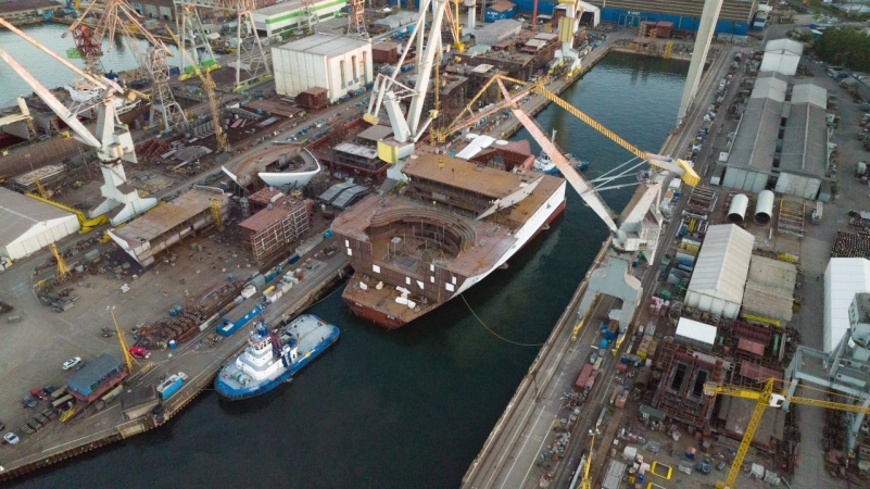 Stocznia Crist. Kolejny mega blok popłynął do Francji [WIDEO, ZDJĘCIA]-GospodarkaMorska.pl