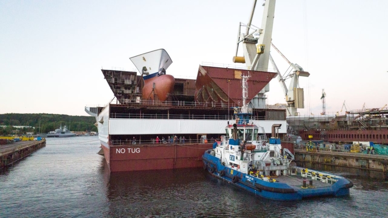 Stocznia Crist. Kolejny mega blok popłynął do Francji [WIDEO, ZDJĘCIA]-GospodarkaMorska.pl