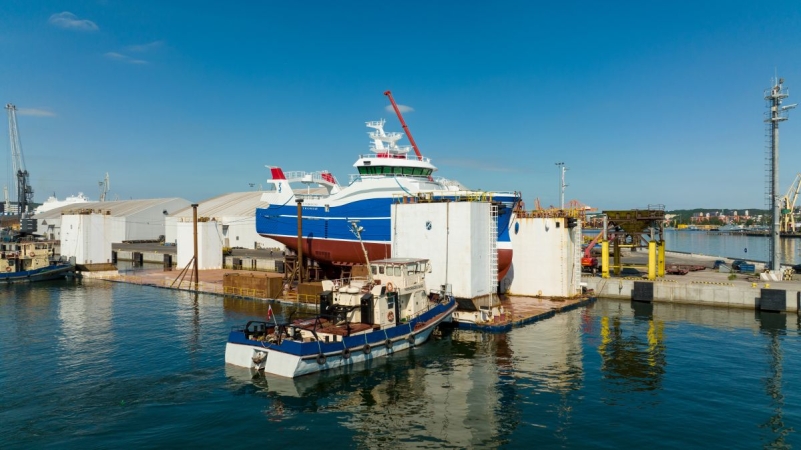 Dwa wodowania statków rybackich w Karstensenie [WIDEO]-GospodarkaMorska.pl