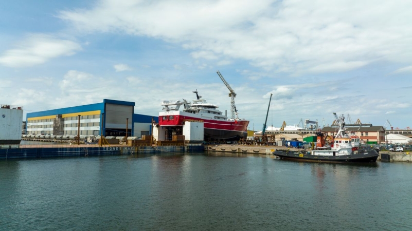 Dwa wodowania statków rybackich w Karstensenie [WIDEO]-GospodarkaMorska.pl