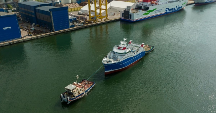 Dwa wodowania statków rybackich w Karstensenie [WIDEO]-GospodarkaMorska.pl