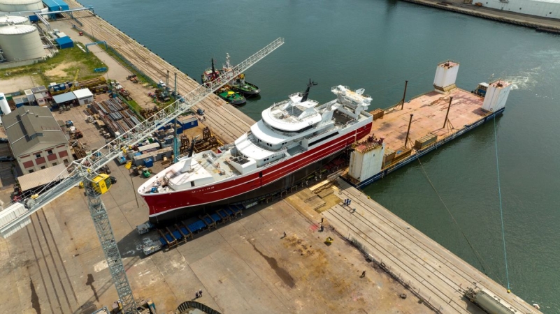 Dwa wodowania statków rybackich w Karstensenie [WIDEO]-GospodarkaMorska.pl