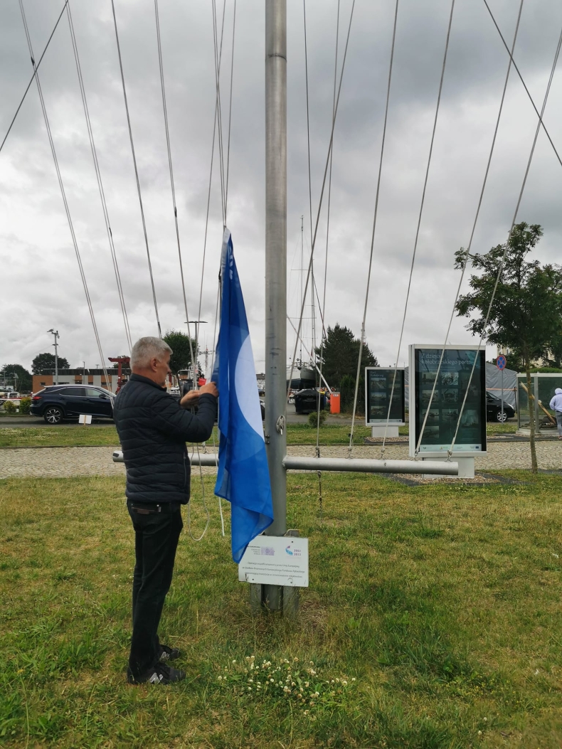 Błękitna flaga w Porcie Jachtowym w Kołobrzegu [GALERIA]-GospodarkaMorska.pl