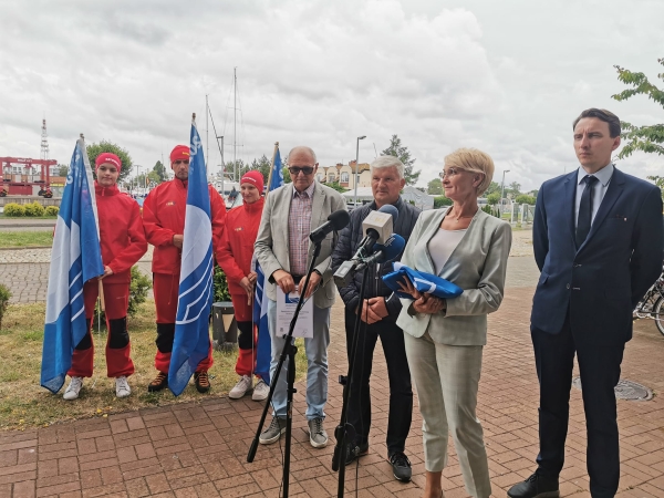 Błękitna flaga w Porcie Jachtowym w Kołobrzegu [GALERIA]-GospodarkaMorska.pl