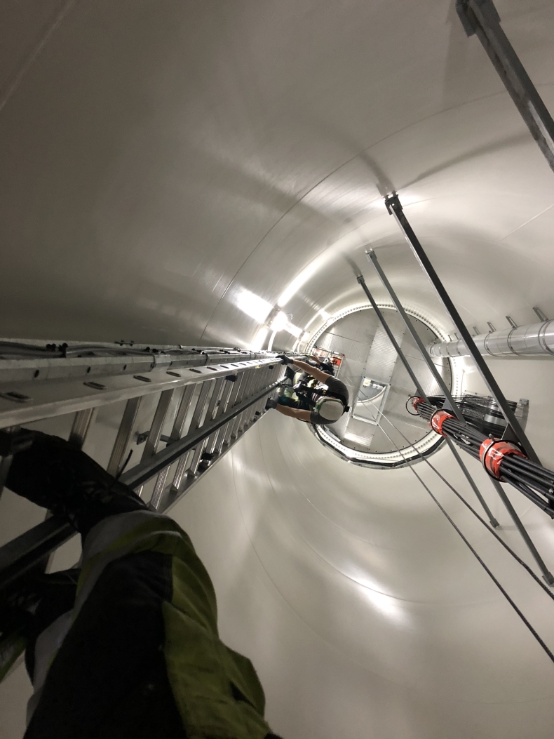 Po linie na szczyt turbiny-GospodarkaMorska.pl