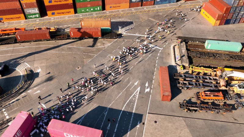 [WIDEO, FOTO] ONE Terminal RUN Hutchison Ports Gdynia 2022. Biegli między kontenerami by pomóc sierotom z Ukrainy-GospodarkaMorska.pl