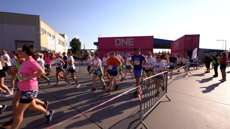 [WIDEO, FOTO] ONE Terminal RUN Hutchison Ports Gdynia 2022. Biegli między kontenerami by pomóc sierotom z Ukrainy-GospodarkaMorska.pl