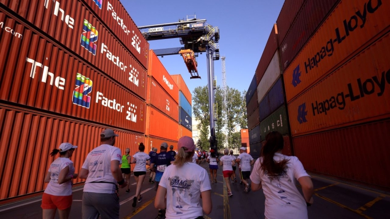 [WIDEO, FOTO] ONE Terminal RUN Hutchison Ports Gdynia 2022. Biegli między kontenerami by pomóc sierotom z Ukrainy-GospodarkaMorska.pl
