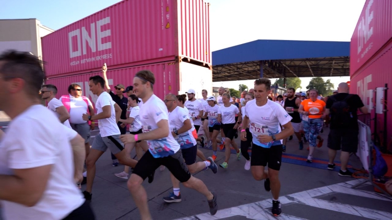 [WIDEO, FOTO] ONE Terminal RUN Hutchison Ports Gdynia 2022. Biegli między kontenerami by pomóc sierotom z Ukrainy-GospodarkaMorska.pl