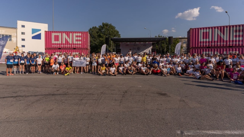 [WIDEO, FOTO] ONE Terminal RUN Hutchison Ports Gdynia 2022. Biegli między kontenerami by pomóc sierotom z Ukrainy-GospodarkaMorska.pl