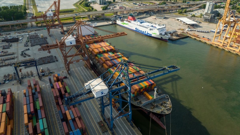 [WIDEO, ZDJĘCIA] Najdłuższy statek w historii GCT. Zobacz rozładunek Toltena w Porcie Gdynia-GospodarkaMorska.pl