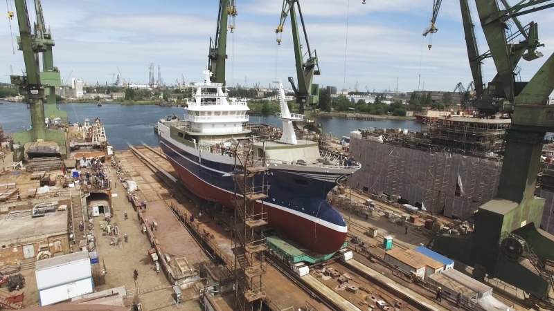 Wodowanie trawlera rybackiego Rockall w SR Nauta-GospodarkaMorska.pl