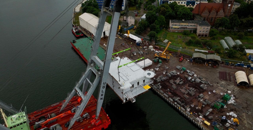 Mostostal Pomorze. Ponad 300-tonowa trafostacja w drodze do Danii [WIDEO]-GospodarkaMorska.pl