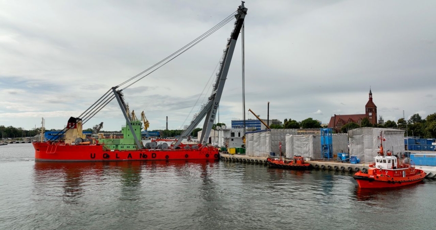 Mostostal Pomorze. Ponad 300-tonowa trafostacja w drodze do Danii [WIDEO]-GospodarkaMorska.pl