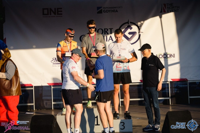 Bieg po terminalu GCT 2022. Na starcie 730 osób, zebrali 39 tys. zł dla dzieci z Ukrainy [WIDEO]-GospodarkaMorska.pl