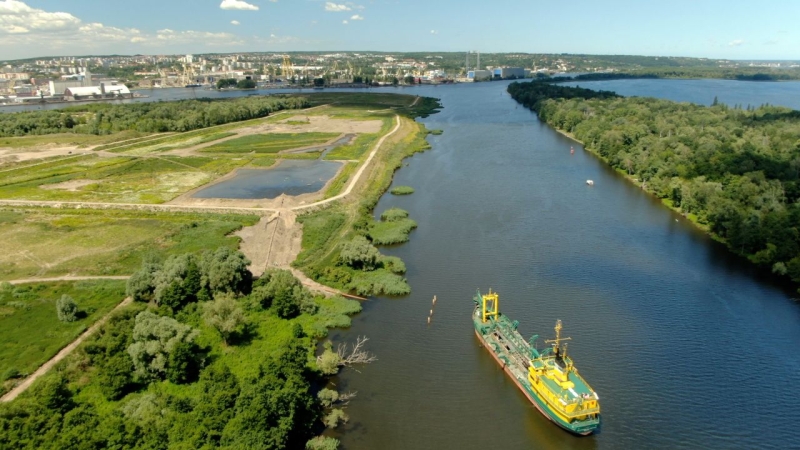 Pogłębianie dna w Kanale Dębickim w Szczecinie. Inżynier Łęgowski już pracuje [WIDEO]-GospodarkaMorska.pl