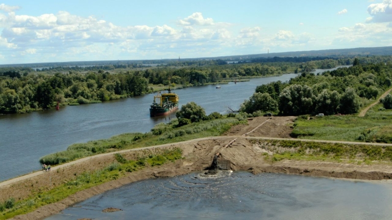 Pogłębianie dna w Kanale Dębickim w Szczecinie. Inżynier Łęgowski już pracuje [WIDEO]-GospodarkaMorska.pl